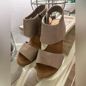 Tom’s Suede Heel, Size 7.5